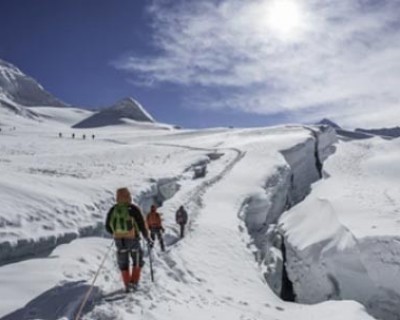 Can you climb Island Peak without a guide?