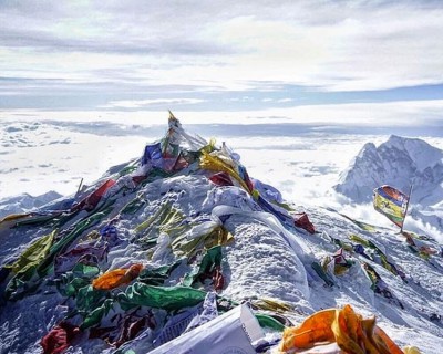 How do I prepare for altitude sickness on the Everest Base Camp trek
