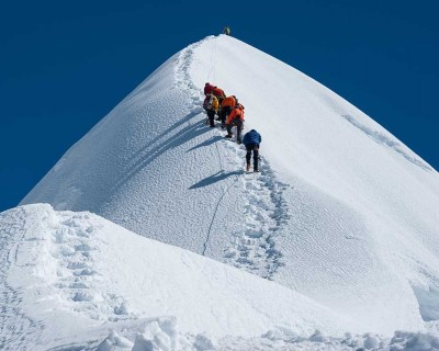 When to climb Island Peak?