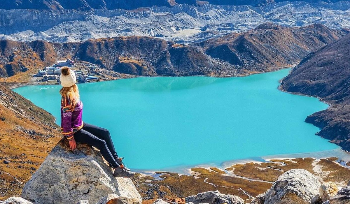 Early morning hike to Gokyo Ri 