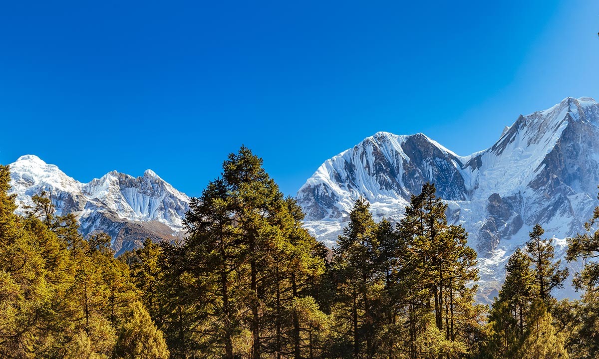 mountain view during Manaslu Circuit trek