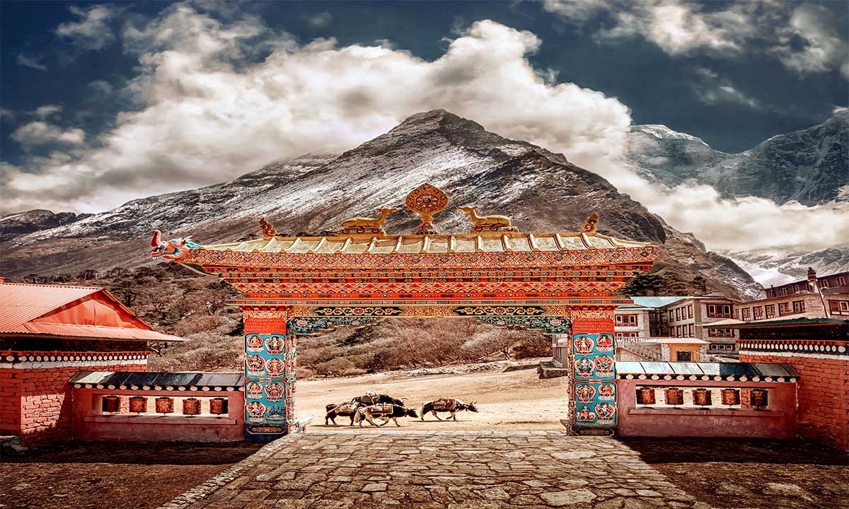 tengboche-to-dingboche-nepal-gate