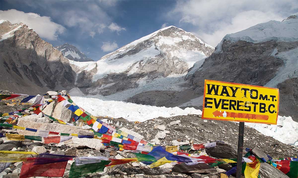 way to mount everest base camp